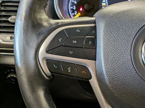 Used 2019 Jeep Grand Cherokee Limited AWD/4WD image 12