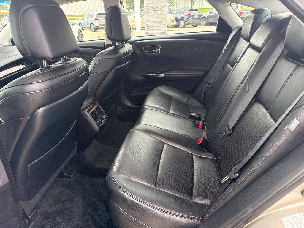 Used 2013 Toyota Avalon Limited w/ Technology Pkg FWD image 10