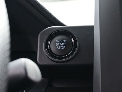 Used 2025 Toyota Tacoma SR5 AWD/4WD image 22