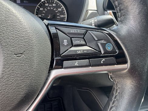Used 2023 Nissan Altima 2.5 SL FWD image 11