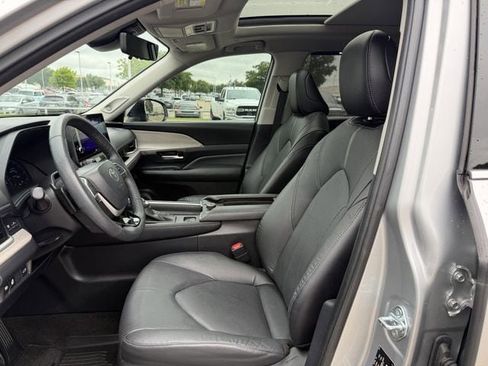 Certified 2024 Toyota Grand Highlander AWD image 27