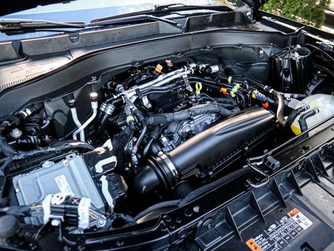 Used 2025 Ford Explorer Active w/ Active Comfort Package image 34