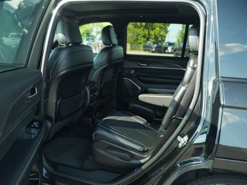 Used 2023 Jeep Grand Cherokee L Overland AWD/4WD image 16