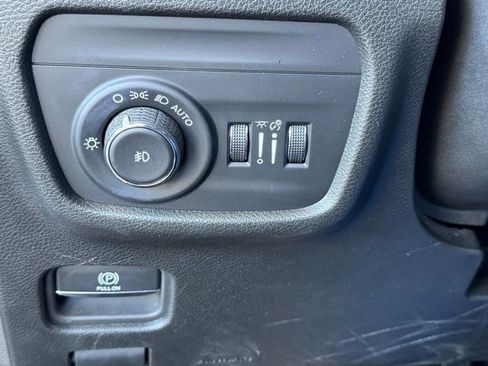 Used 2024 Jeep Grand Cherokee Limited image 35