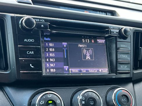 Used 2018 Toyota RAV4 LE image 18