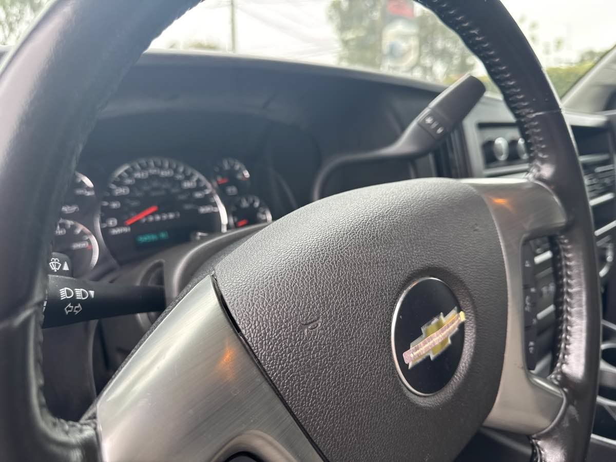 Used 2016 Chevrolet Express 2500 RWD image 14