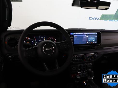 Used 2025 Jeep Gladiator Mojave w/ Safety Group AWD/4WD image 17