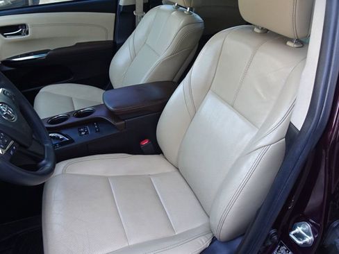 Used 2016 Toyota Avalon Limited w/ Toyota Safety Sense Package image 12