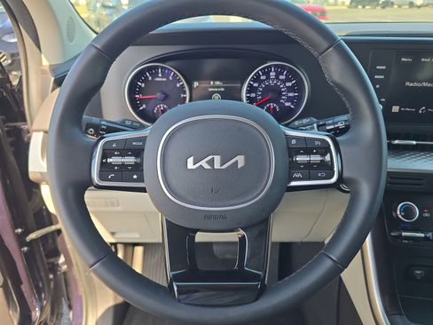 Used 2024 Kia Carnival LX FWD image 24