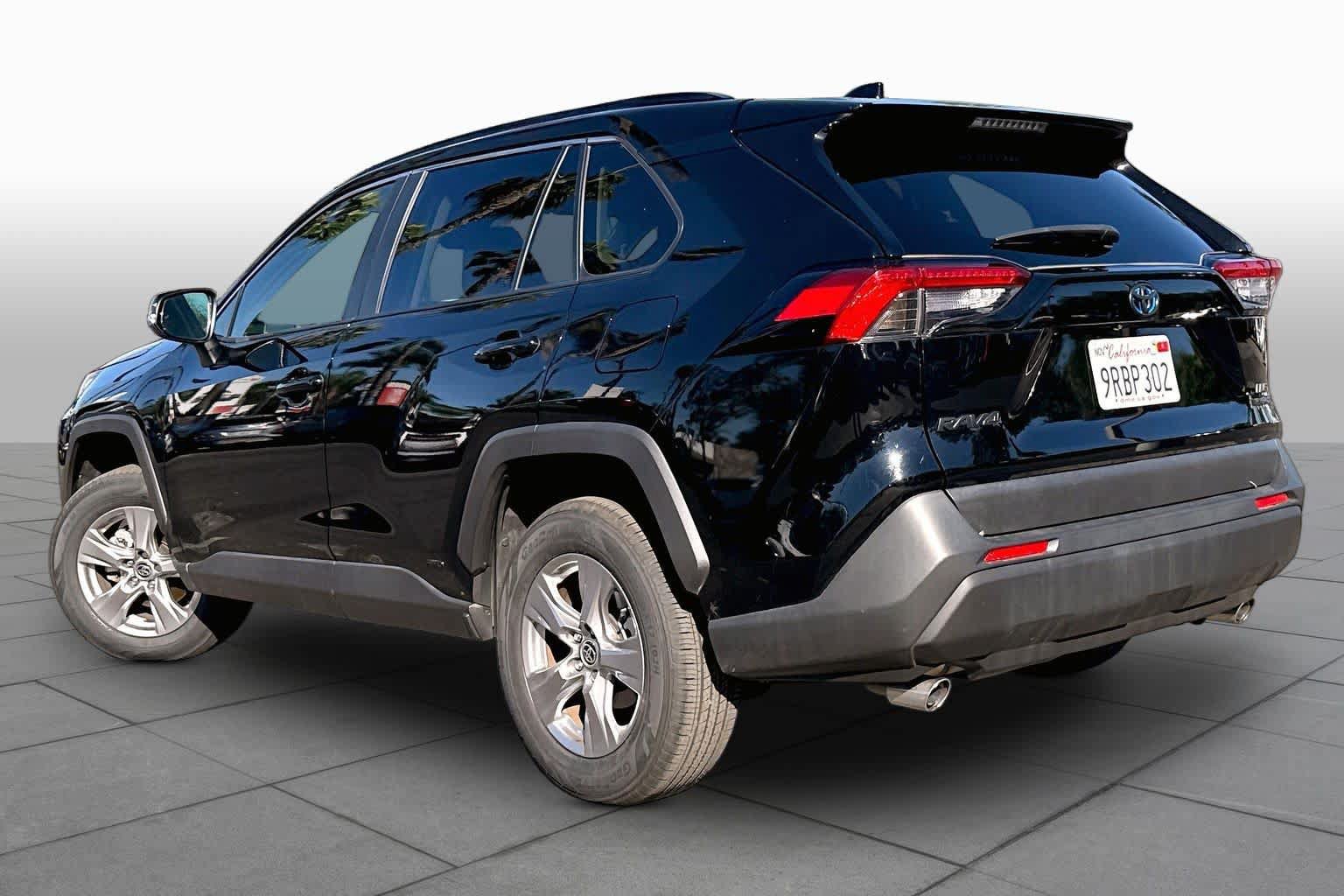 Used 2024 Toyota RAV4 LE AWD/4WD image 11
