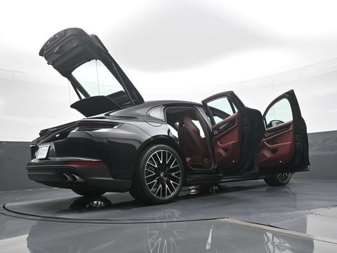 Certified 2025 Porsche Panamera 4 AWD/4WD image 27