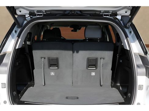 Used 2023 Jeep Grand Cherokee L Limited w/ Luxury Tech Group II image 18