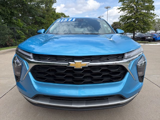Used 2025 Chevrolet Trax LT FWD image 12
