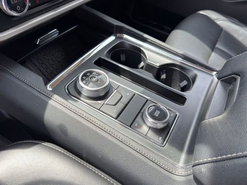 Used 2024 Ford Expedition Max XLT image 17