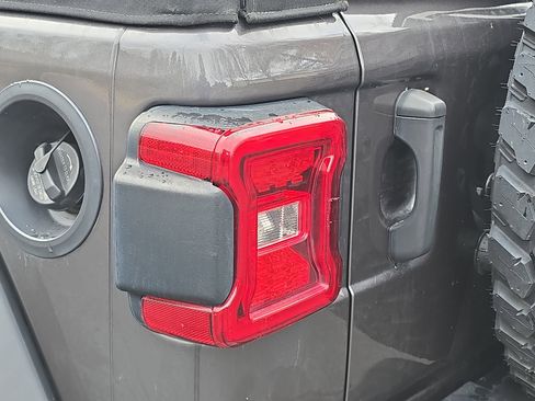 Used 2021 Jeep Wrangler Unlimited Willys image 33