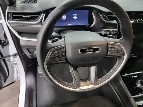 Used 2025 Jeep Grand Cherokee Laredo w/ Trailer Tow Package image 11