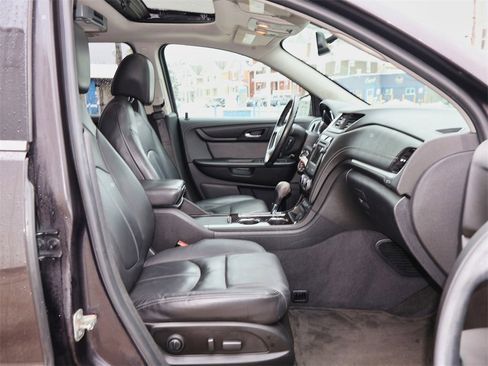 Used 2017 Chevrolet Traverse LT image 34