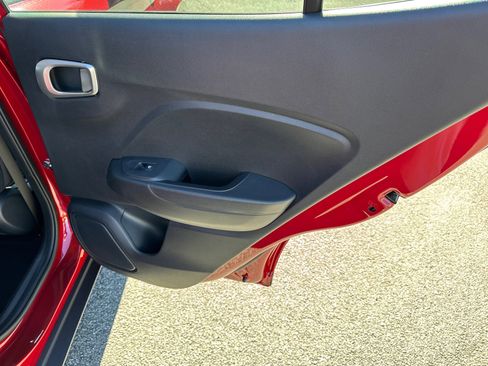 Certified 2025 Hyundai Venue SEL image 16