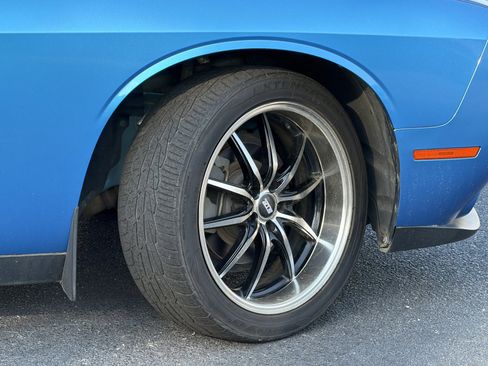 Used 2019 Dodge Challenger SXT image 5