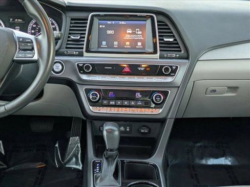 Used 2019 Hyundai Sonata Plug-In Hybrid image 14