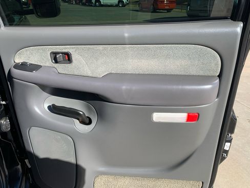 Used 2003 GMC Sierra 2500 SLT w/ SLT Preferred Equipment Group image 16