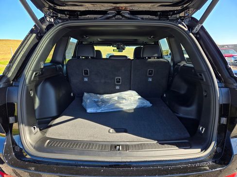 New 2025 Jeep Grand Cherokee Altitude image 29