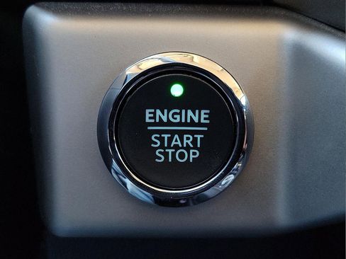 Used 2024 Ford Expedition XLT image 17