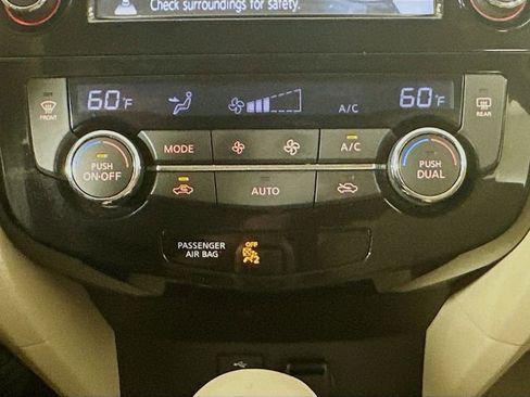 Used 2014 Nissan Rogue SL FWD image 16