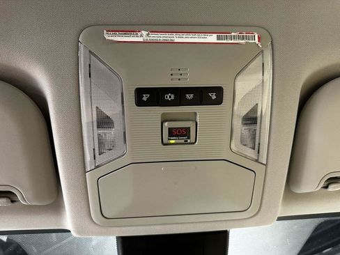 Used 2019 Toyota RAV4 LE FWD image 19