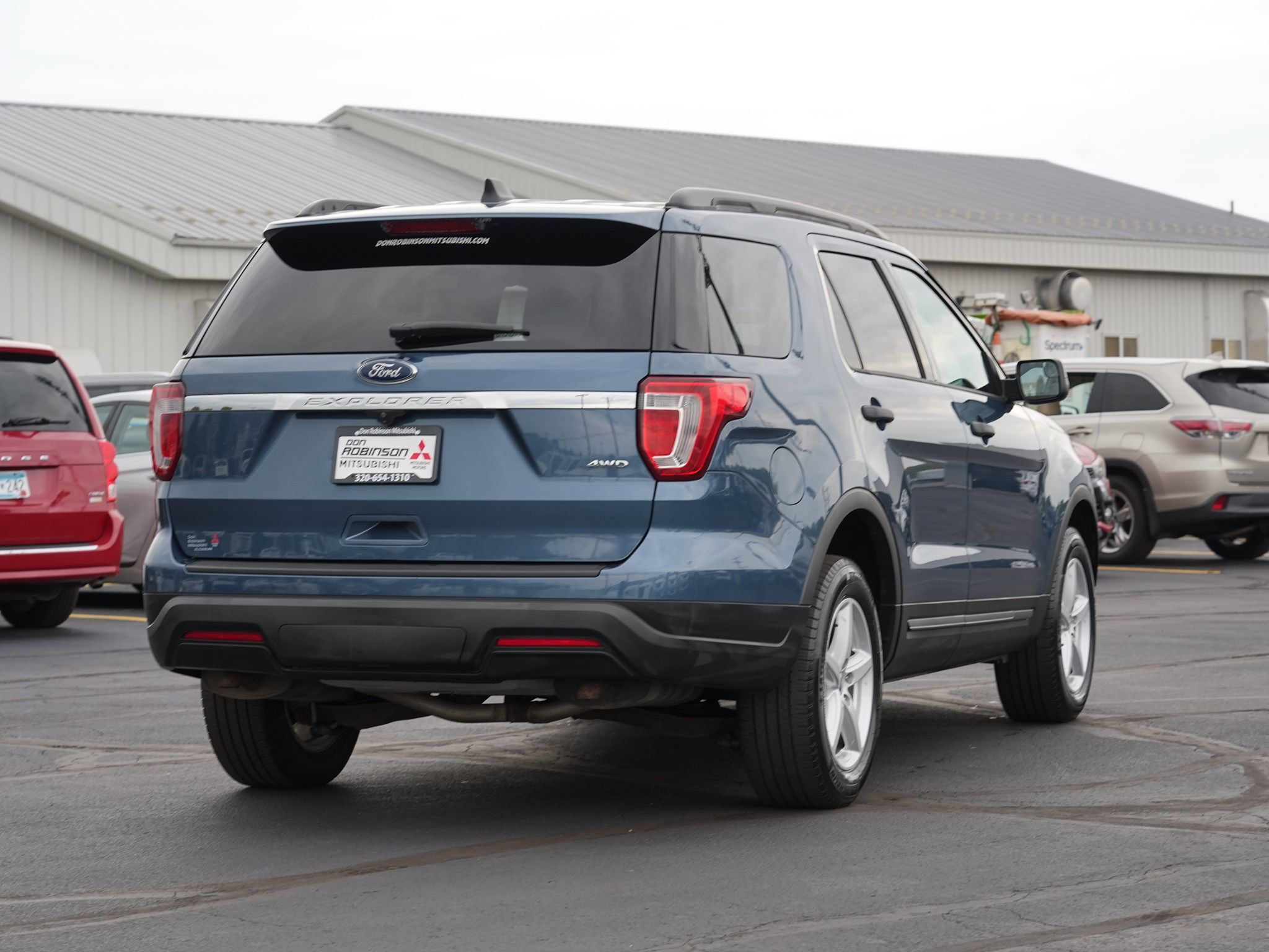 Used 2018 Ford Explorer 4WD image 3