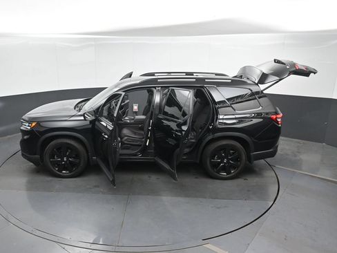 Used 2025 Honda Pilot Black Edition image 52