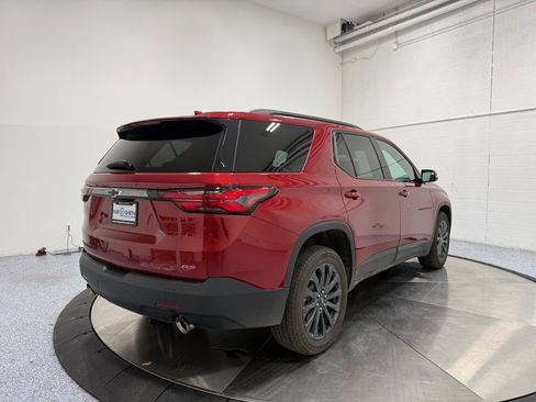 Used 2023 Chevrolet Traverse RS image 7