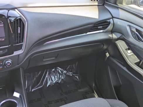 Used 2023 Chevrolet Traverse LT FWD image 19