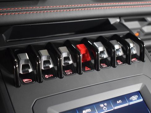 Used 2023 Lamborghini Huracan EVO image 31