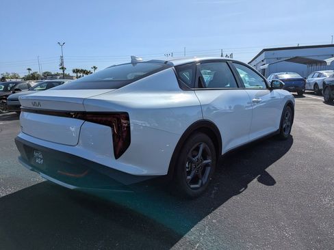 New 2026 Kia K4 LXS FWD image 8