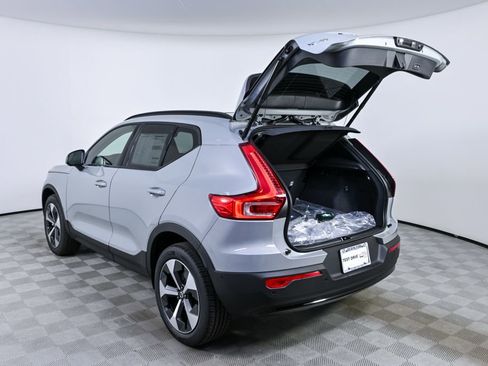 New 2026 Volvo XC40 B5 Plus w/ Protection Package Premier AWD/4WD image 31