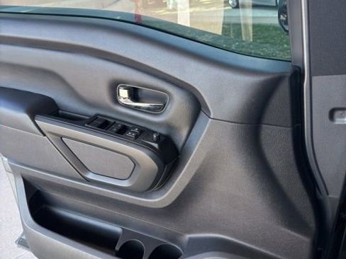 Used 2018 Nissan Titan SV w/ SV Convenience Package image 1