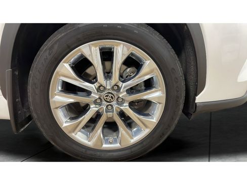 Used 2024 Toyota Highlander Limited AWD/4WD image 23