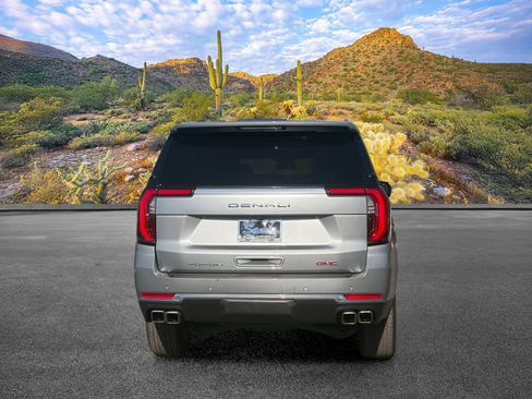 Used 2025 GMC Yukon XL Denali AWD/4WD image 9