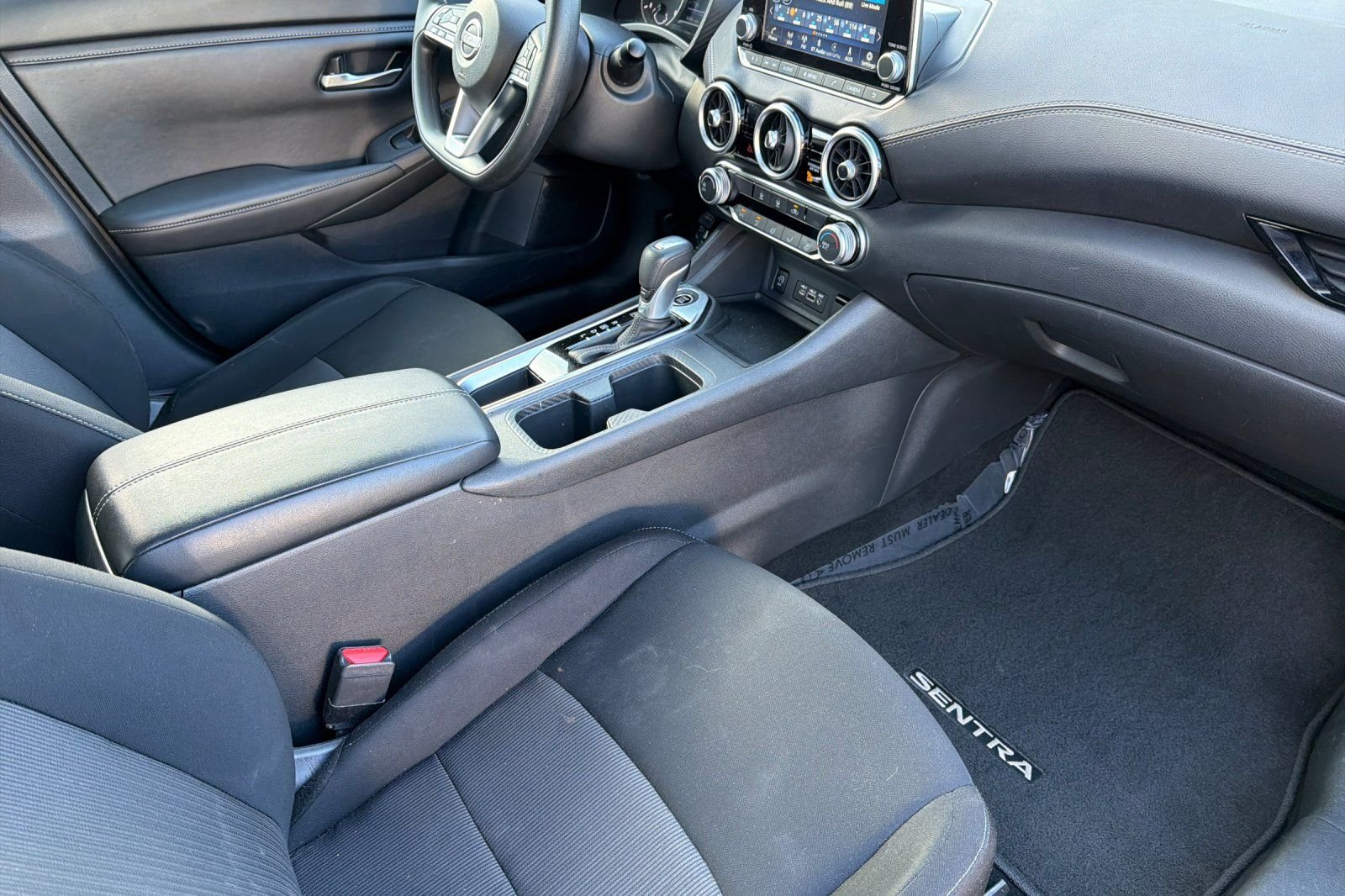 Used 2025 Nissan Sentra SV FWD image 43