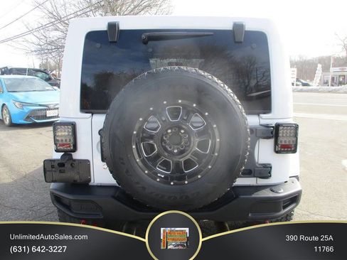 Used 2017 Jeep Wrangler Unlimited Rubicon AWD/4WD image 3