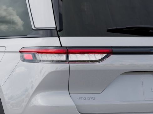 New 2026 Jeep Grand Cherokee Limited AWD/4WD image 9