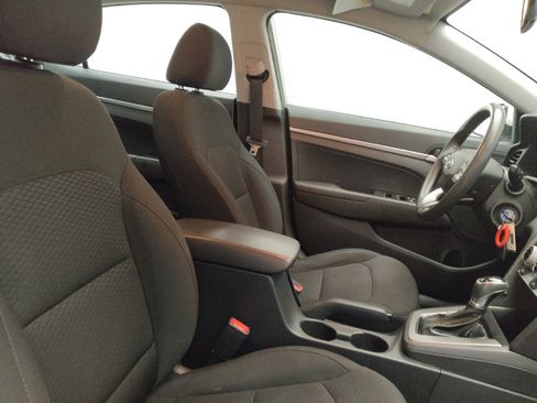 Used 2019 Hyundai Elantra SE w/ Winter Weather Package image 21