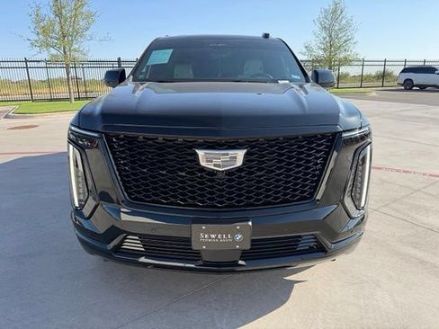 Used 2025 Cadillac Escalade Sport Platinum AWD/4WD image 3