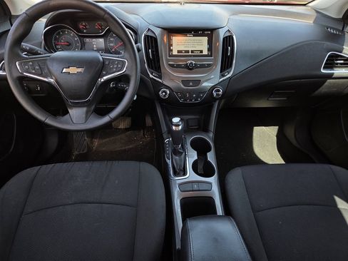 Used 2017 Chevrolet Cruze LT FWD image 10