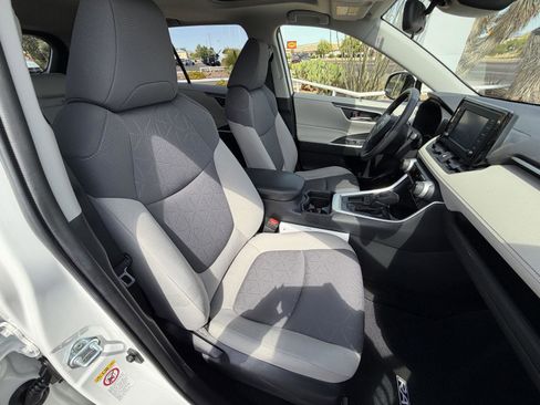 Used 2019 Toyota RAV4 XLE w/ Convenience Package FWD image 25