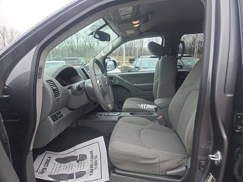 Used 2021 Nissan Frontier SV image 9