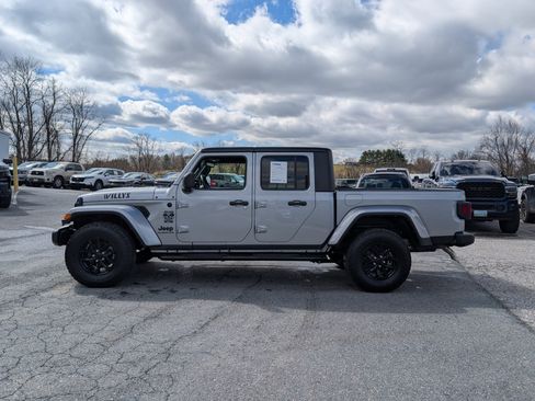 Used 2021 Jeep Gladiator Sport image 2