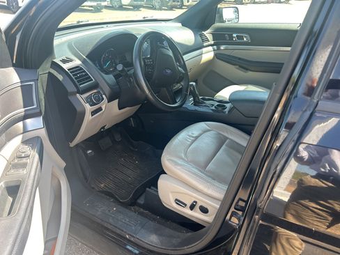 Used 2018 Ford Explorer XLT w/ Equipment Group 202A image 22