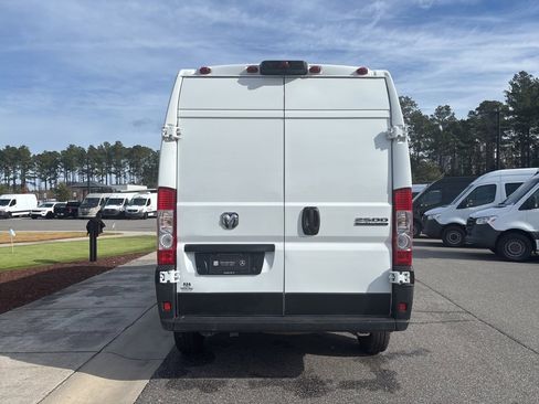 Used 2025 RAM ProMaster 2500 w/ Convenience Group image 5